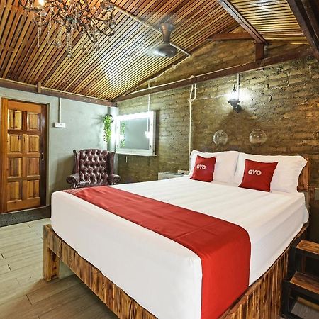 Oyo 90636 Teratak Zakiah Chalet Джерантут Экстерьер фото