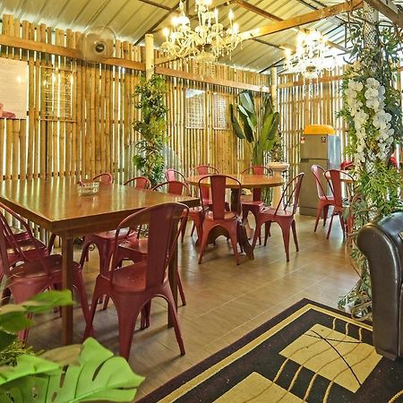 Oyo 90636 Teratak Zakiah Chalet Джерантут Экстерьер фото